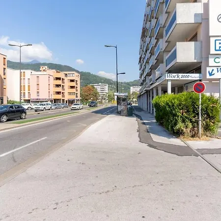 Equipe Proche Commerces + Parking Gratuit Апартаменты *
