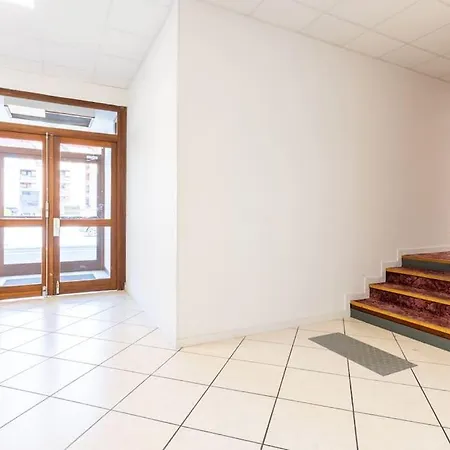 Equipe Proche Commerces + Parking Gratuit Cluses