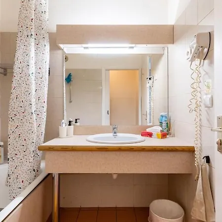 Equipe Proche Commerces + Parking Gratuit Appartement
